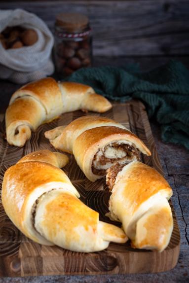 Zdjęcie: Rogale z orzechowym nadzieniem Zdjęcie - Rogale z orzechowym nadzieniem - Przepisy kulinarne ze zdjęciami