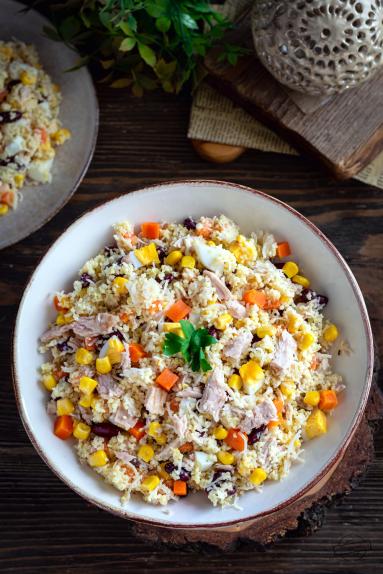 Zdjęcie - Sałatka z kuskusem i tuńczykiem - Przepisy kulinarne ze zdjęciami