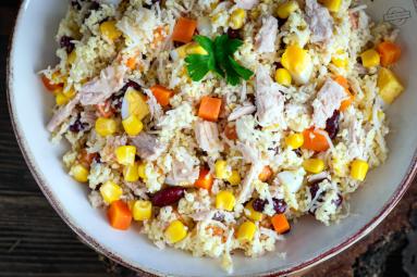 Zdjęcie - Sałatka z kuskusem i tuńczykiem - Przepisy kulinarne ze zdjęciami