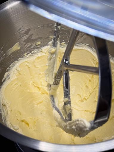 Zdjęcie - Miodowe z jabłkami i kremem chałwowym - Przepisy kulinarne ze zdjęciami