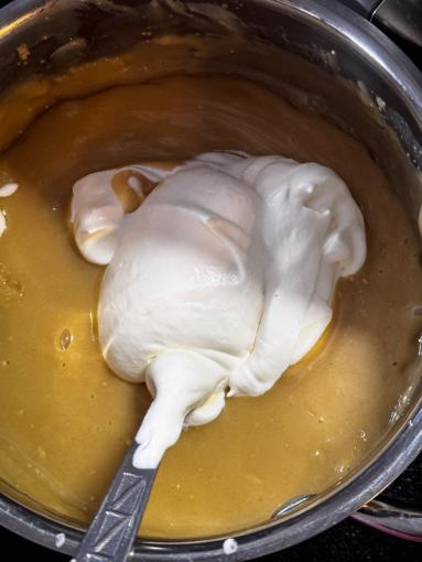 Zdjęcie - Miodowe z jabłkami i kremem chałwowym - Przepisy kulinarne ze zdjęciami