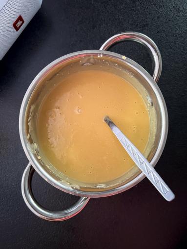 Zdjęcie - Miodowe z jabłkami i kremem chałwowym - Przepisy kulinarne ze zdjęciami