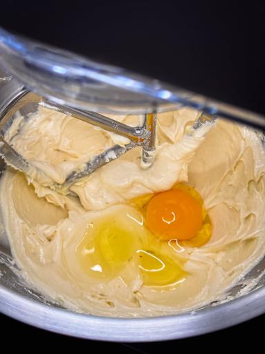 Zdjęcie - Miodowe z jabłkami i kremem chałwowym - Przepisy kulinarne ze zdjęciami