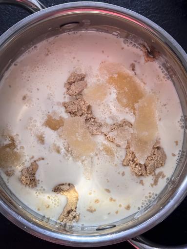 Zdjęcie - Miodowe z jabłkami i kremem chałwowym - Przepisy kulinarne ze zdjęciami