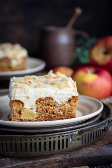 Zdjęcie - Miodowe z jabłkami i kremem chałwowym - Przepisy kulinarne ze zdjęciami