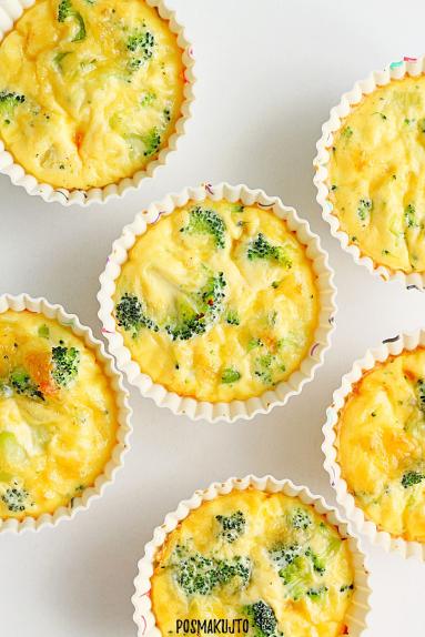 Zdjęcie - Muffiny jajeczne z brokułem i cheddarem - Przepisy kulinarne ze zdjęciami