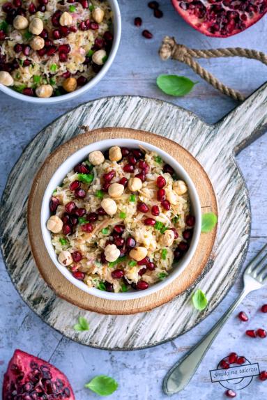 Zdjęcie - Sałatka z bulgurem, selerem i granatem - Przepisy kulinarne ze zdjęciami