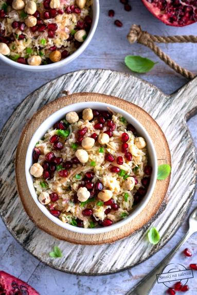 Zdjęcie - Sałatka z bulgurem, selerem i granatem - Przepisy kulinarne ze zdjęciami