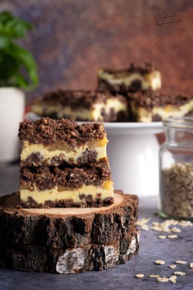 Zdjęcie - Sernik z jabłkami i kruszonką - Przepisy kulinarne ze zdjęciami