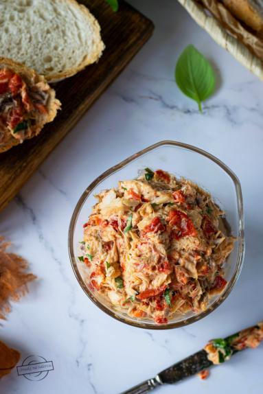 Zdjęcie - Pasta z makreli z pieczoną papryką - Przepisy kulinarne ze zdjęciami
