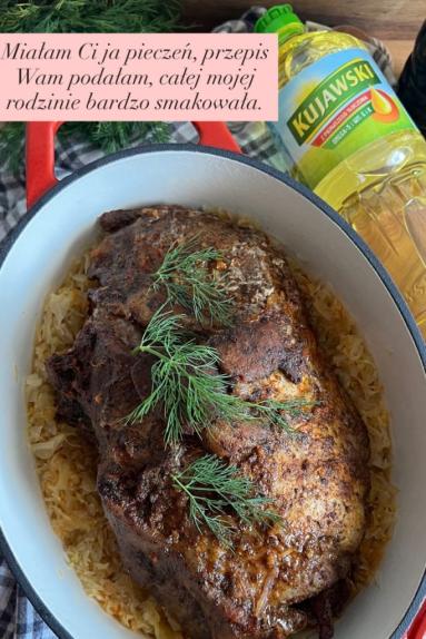 Zdjęcie - Pieczeń z karkówki na kapuście kiszonej - Przepisy kulinarne ze zdjęciami
