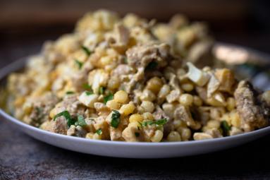 Zdjęcie - Sałatka z kurczakiem i marynowanymi pieczarkami - Przepisy kulinarne ze zdjęciami