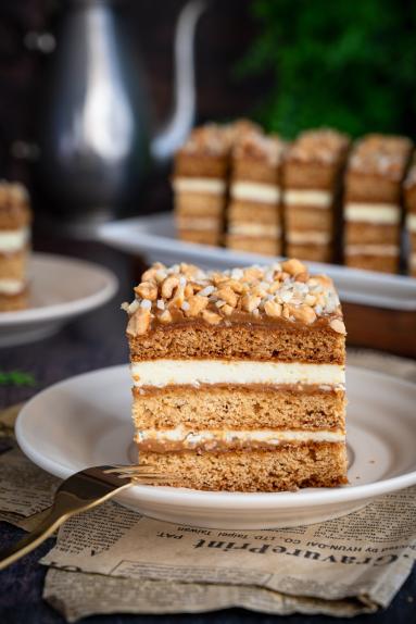 Zdjęcie - Miodownik z kajmakiem i mlekiem w proszku - Przepisy kulinarne ze zdjęciami