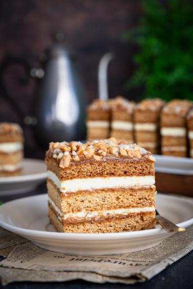 Zdjęcie - Miodownik z kajmakiem i mlekiem w proszku - Przepisy kulinarne ze zdjęciami