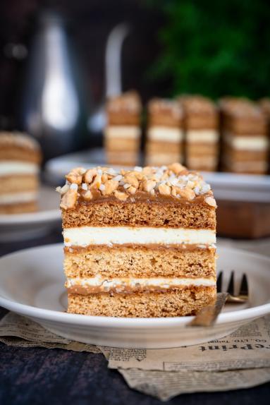 Zdjęcie - Miodownik z kajmakiem i mlekiem w proszku - Przepisy kulinarne ze zdjęciami