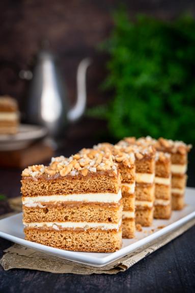 Zdjęcie - Miodownik z kajmakiem i mlekiem w proszku - Przepisy kulinarne ze zdjęciami