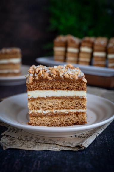 Zdjęcie - Miodownik z kajmakiem i mlekiem w proszku - Przepisy kulinarne ze zdjęciami