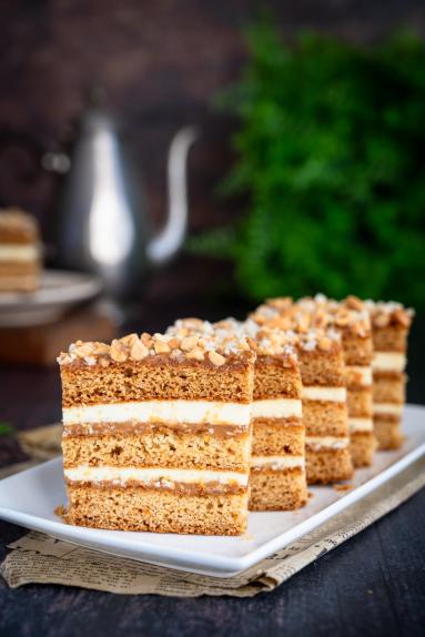 Zdjęcie - Miodownik z kajmakiem i mlekiem w proszku - Przepisy kulinarne ze zdjęciami