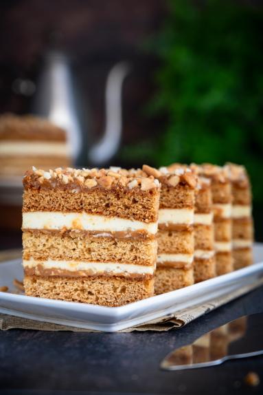 Zdjęcie - Miodownik z kajmakiem i mlekiem w proszku - Przepisy kulinarne ze zdjęciami