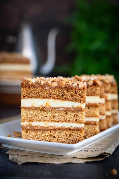 Zdjęcie - Miodownik z kajmakiem i mlekiem w proszku - Przepisy kulinarne ze zdjęciami