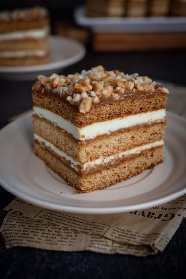 Zdjęcie - Miodownik z kajmakiem i mlekiem w proszku - Przepisy kulinarne ze zdjęciami