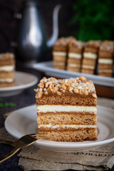 Zdjęcie - Miodownik z kajmakiem i mlekiem w proszku - Przepisy kulinarne ze zdjęciami