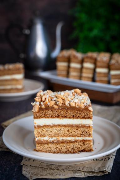 Zdjęcie - Miodownik z kajmakiem i mlekiem w proszku - Przepisy kulinarne ze zdjęciami