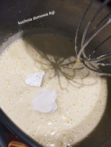 Zdjęcie - Ciasto biszkoptowe z pysznym swojskim kremem i galaretkami - Przepisy kulinarne ze zdjęciami