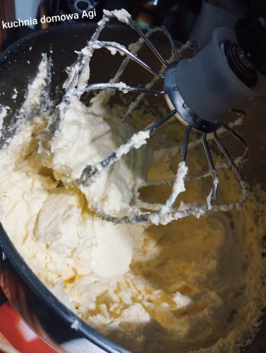 Zdjęcie - Ciasto biszkoptowe z pysznym swojskim kremem i galaretkami - Przepisy kulinarne ze zdjęciami