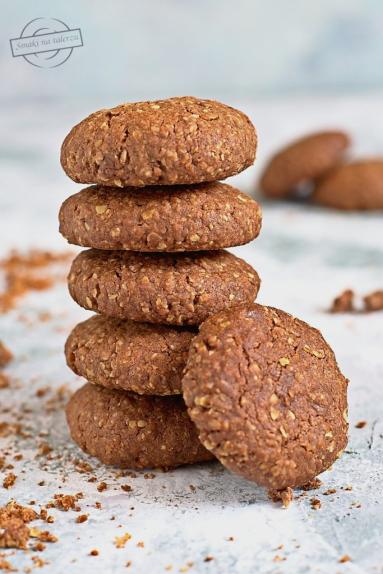 Zdjęcie - Kakaowe ciasteczka owsiane z kawałkami czekolady - Przepisy kulinarne ze zdjęciami