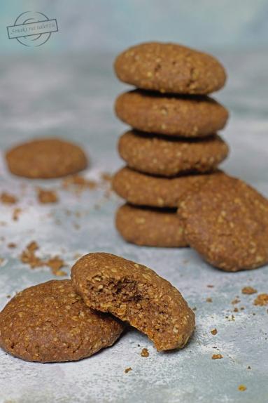 Zdjęcie - Kakaowe ciasteczka owsiane z kawałkami czekolady - Przepisy kulinarne ze zdjęciami