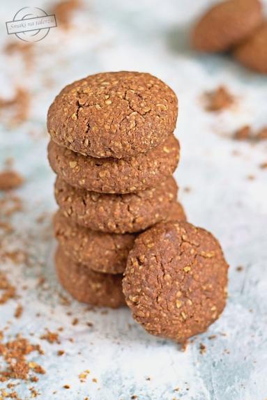 Zdjęcie - Kakaowe ciasteczka owsiane z kawałkami czekolady - Przepisy kulinarne ze zdjęciami