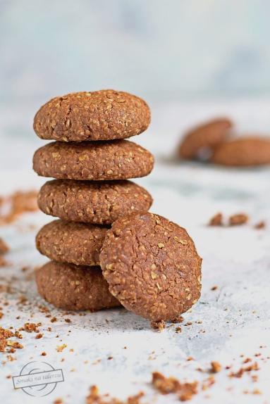 Zdjęcie - Kakaowe ciasteczka owsiane z kawałkami czekolady - Przepisy kulinarne ze zdjęciami