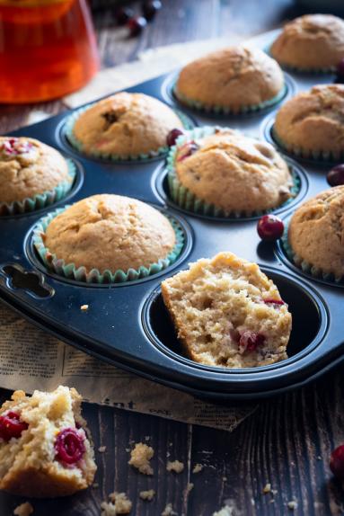 Zdjęcie - Muffinki z rodzynkami i żurawiną - Przepisy kulinarne ze zdjęciami