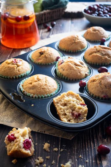 Zdjęcie - Muffinki z rodzynkami i żurawiną - Przepisy kulinarne ze zdjęciami