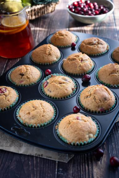 Zdjęcie - Muffinki z rodzynkami i żurawiną - Przepisy kulinarne ze zdjęciami