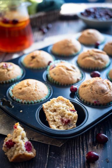 Zdjęcie - Muffinki z rodzynkami i żurawiną - Przepisy kulinarne ze zdjęciami