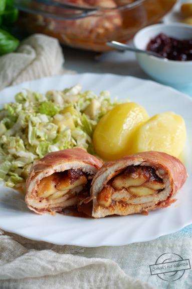 Zdjęcie: Drobiowe roladki z żurawiną i oscypkiem Zdjęcie - Drobiowe roladki z żurawiną i oscypkiem - Przepisy kulinarne ze zdjęciami