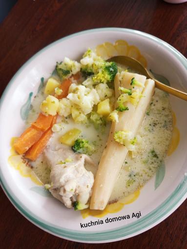 Zdjęcie: Zupa kalafiorowa z brokułem na skrzydełkach drobiowych Zdjęcie - Zupa kalafiorowa z brokułem na skrzydełkach drobiowych - Przepisy kulinarne ze zdjęciami