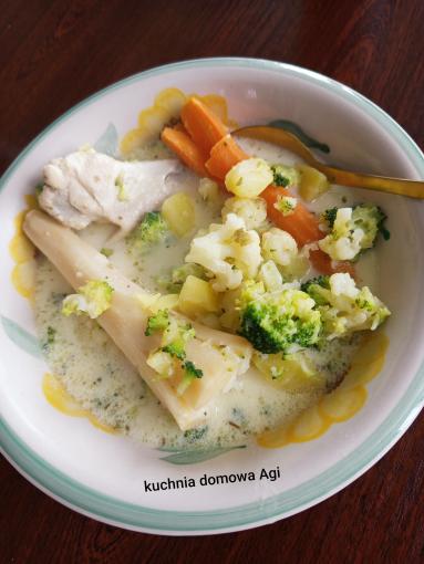 Zdjęcie: Zupa kalafiorowa z brokułem na skrzydełkach drobiowych Zdjęcie - Zupa kalafiorowa z brokułem na skrzydełkach drobiowych - Przepisy kulinarne ze zdjęciami