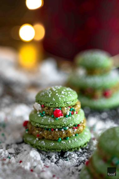 Zdjęcie - Makaronikowe choinki z pistacjami - Przepisy kulinarne ze zdjęciami