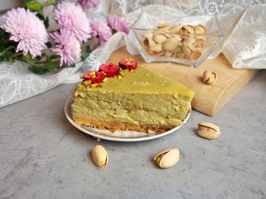 Zdjęcie - Sernik pistacjowy kremowy, delikatny i bardzo prosty. Idealny dla fanów pistacji! - Przepisy kulinarne ze zdjęciami