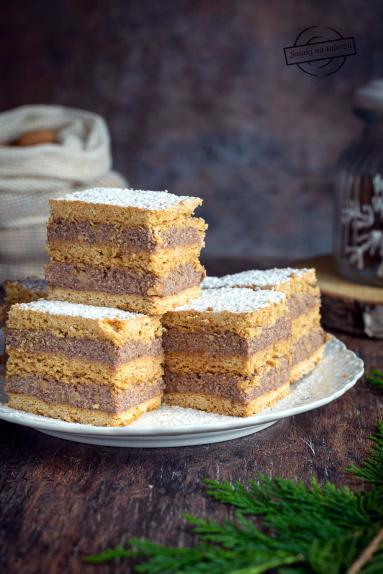 Zdjęcie - Miodownik z kakaową masą grysikową i orzechami - Przepisy kulinarne ze zdjęciami