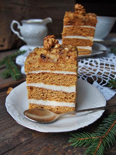 Zdjęcie: Orzechowy miodownik bez jajek mięciutki, puszysty i elegancki Zdjęcie - Orzechowy miodownik bez jajek mięciutki, puszysty i elegancki - Przepisy kulinarne ze zdjęciami