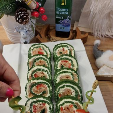 Zdjęcie - Roladki szpinakowe z łososiem - Przepisy kulinarne ze zdjęciami
