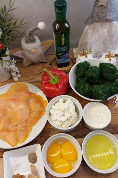 Zdjęcie - Roladki szpinakowe z łososiem - Przepisy kulinarne ze zdjęciami