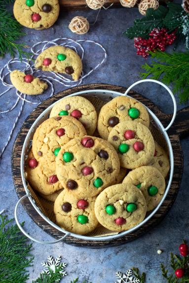 Zdjęcie - Ciasteczka z masłem orzechowym i m&m’s - Przepisy kulinarne ze zdjęciami