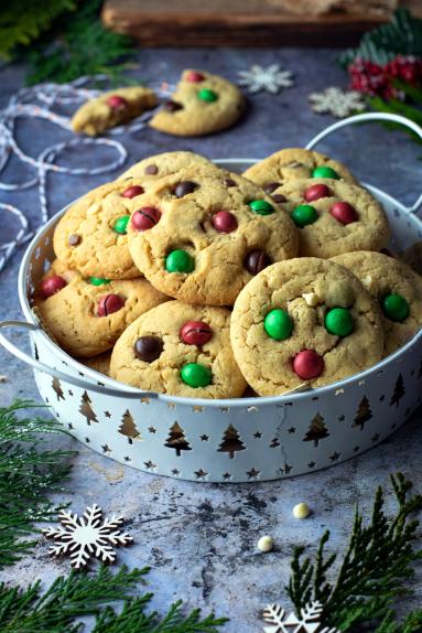 Zdjęcie - Ciasteczka z masłem orzechowym i m&m’s - Przepisy kulinarne ze zdjęciami