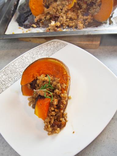 Zdjęcie: Dynia faszerowana – efektowne danie na wyjątkowy obiad Zdjęcie - Dynia faszerowana – efektowne danie na wyjątkowy obiad - Przepisy kulinarne ze zdjęciami