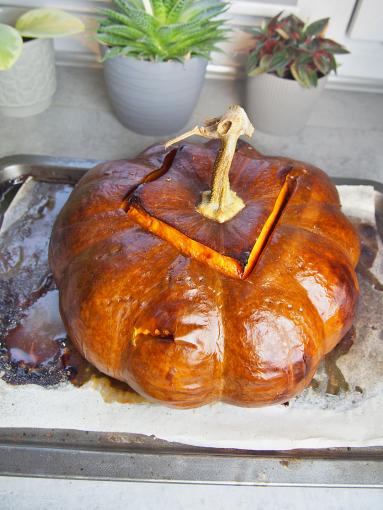 Zdjęcie: Dynia faszerowana – efektowne danie na wyjątkowy obiad Zdjęcie - Dynia faszerowana – efektowne danie na wyjątkowy obiad - Przepisy kulinarne ze zdjęciami